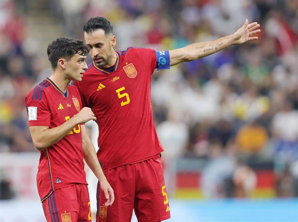 Pedri y Sergio Busquets