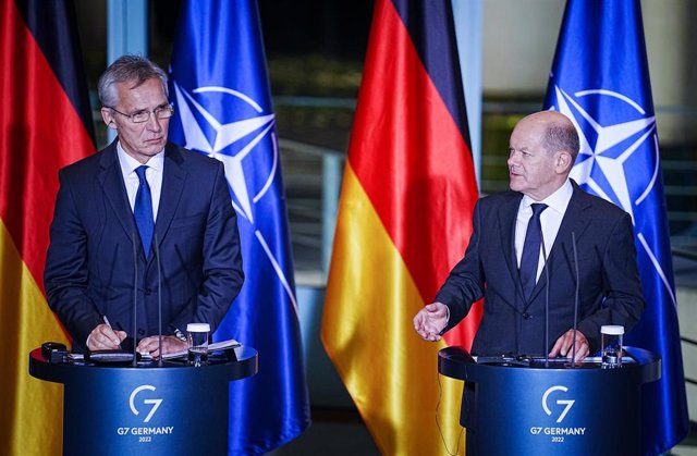 El secretario general de la OTAN, Jens Stoltenberg, y el canciller alemán, Olaf Scholz