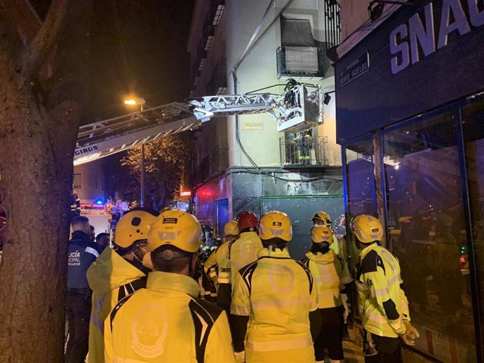 Sucesos.- Extinguido un incendio en una vivienda de Puente de Vallecas sin víctimas