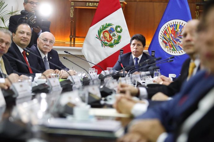 El presidente de Perú, Pedro Castillo, reunido con la misión de Alto Nivel de la OEA