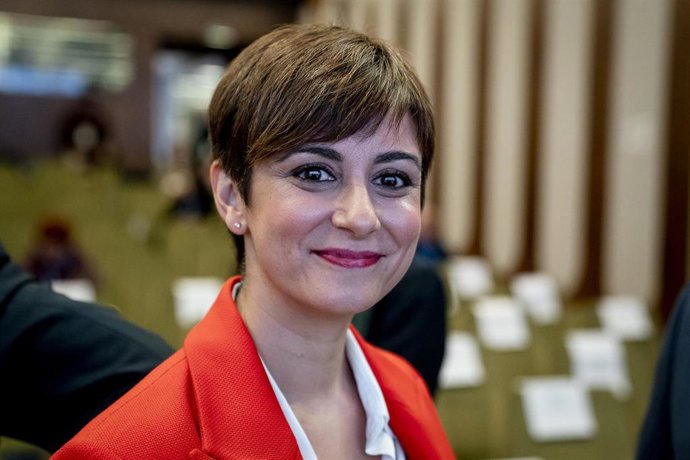 La ministra de Política Territorial y Portavoz del Gobierno, Isabel Rodríguez, a su llegada a la inauguración del evento Claves 2023 que organiza la Asociación de Medios de Información (AMI), a 1 de diciembre de 2022, en Madrid (España). 