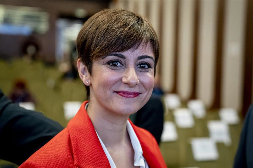 La ministra de Política Territorial y Portavoz del Gobierno, Isabel Rodríguez, a su llegada a la inauguración del evento Claves 2023 que organiza la Asociación de Medios de Información (AMI), a 1 de diciembre de 2022, en Madrid (España). 