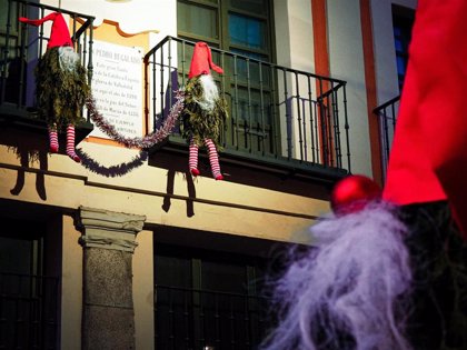 bibliotecario techo al menos Los comercios de Platerías en Valladolid estrena hoy la decoración navideña  del proyecto 'Ciudado, duendes sueltos'