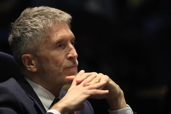 El ministro del Interior, Fernando Grande-Marlaska, durante el acto 4 años de Pacto Social por la no Discriminación y la Igualdad de Trato Asociada al VIH, en el Ministerio de Sanidad, a 1 de diciembre de 2022, en Madrid (España). Hace cuatro años el 