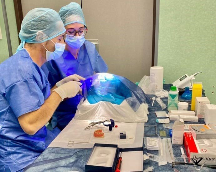 Iavante forma a dentistas de atención primaria mediante simulación en técnicas de mínimo abordaje