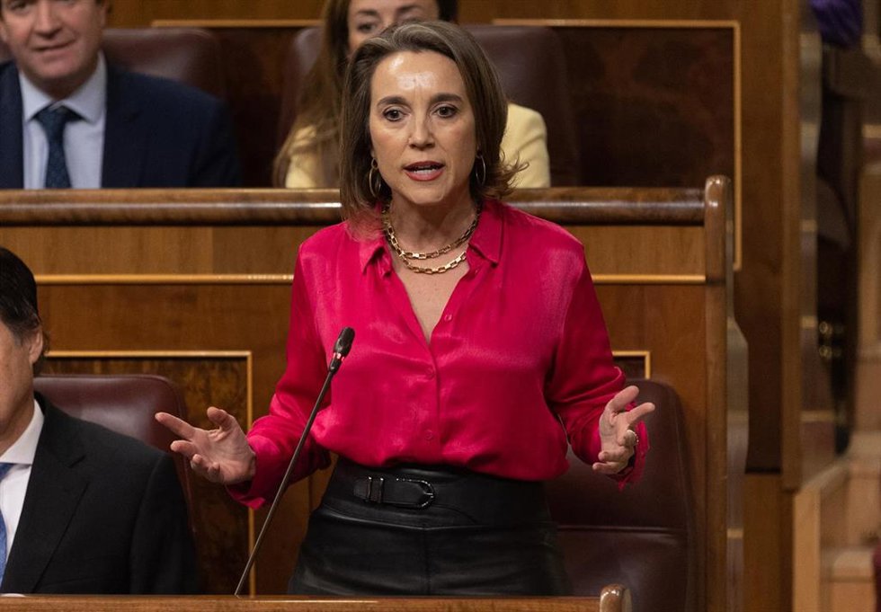 La portavoz parlamentaria del PP en el Congreso, Cuca Gamarra, interviene durante una sesión plenaria en el Congreso de los Diputados, a 30 de noviembre de 2022, en Madrid (España). La Junta de Portavoces del Congreso acordó, el pasado jueves 24 de novi