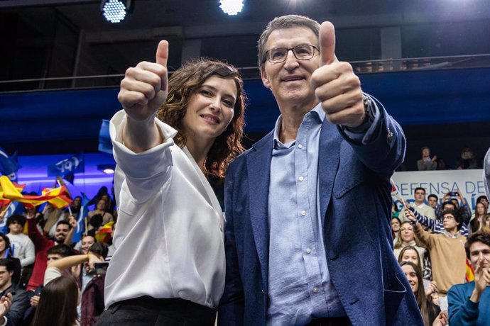 La presidenta de la Comunidad de Madrid, Isabel Díaz Ayuso, y el presidente del Partido Popular, Alberto Núñez Feijóo, 