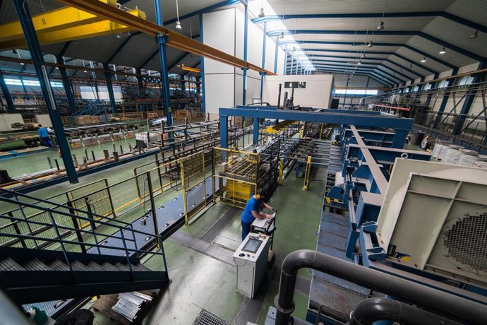 Archivo - Trabajadores