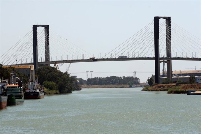 Archivo - Puente del Centenario de Sevilla.