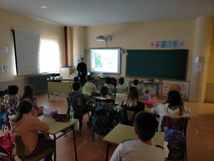 Archivo - Charla para escolares sobre micología.