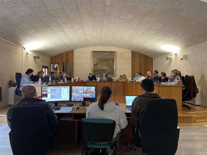 Pleno del Ayuntamiento de Andratx, reunido para aprobar los presupuestos de 2023.