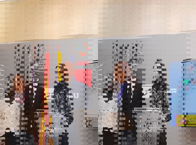 La ministra de Justicia, Pilar Llop, junto al alcalde de Palma, José Hila.