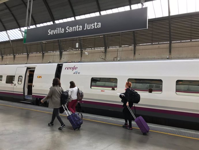 Archivo - Estación de Sevilla Santa Justa, foto de archivo