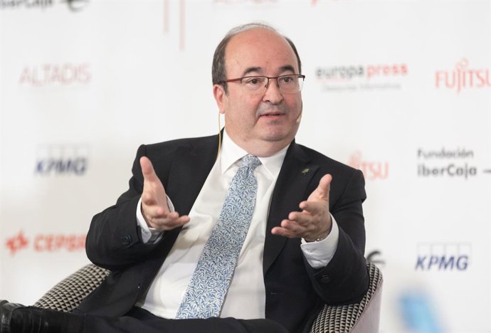 El ministro de Cultura y Deporte, Miquel Iceta, interviene durante un desayuno informativo de Europa Press, en el Hotel Rosewood Villa Magna, a 24 de noviembre de 2022, en Madrid (España).