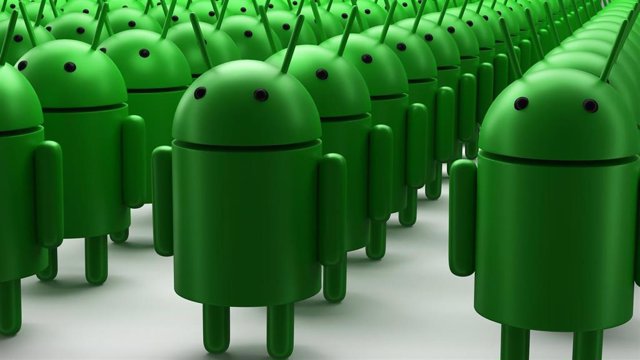 Archivo - Representación gráfica de un ejército de Android.