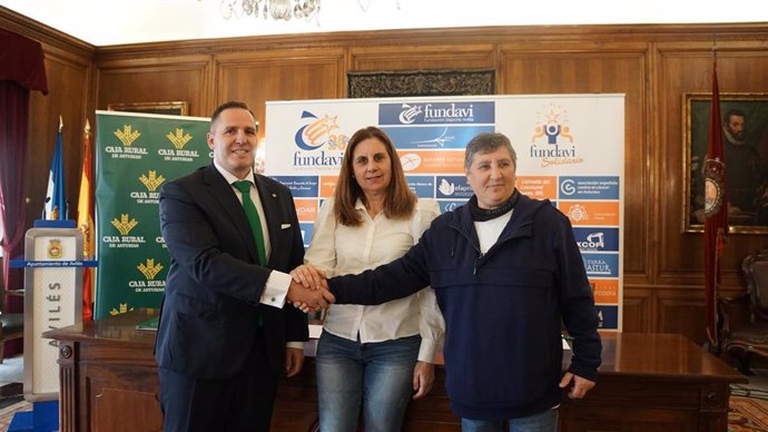 Firma del convenio de colaboración entre Caja Rural de Asturias y Fundavi
