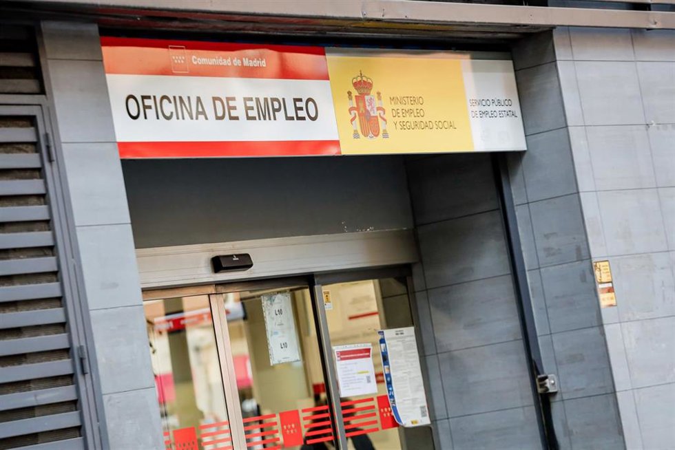 Fachada de la Sepe de Acacias, a 2 de diciembre de 2022, en Madrid (España). La contratación cae un 29,5%, pero los indefinidos se duplican y suponen el 43,2% del total. El número de parados registrados en las oficinas de los servicios públicos de emple