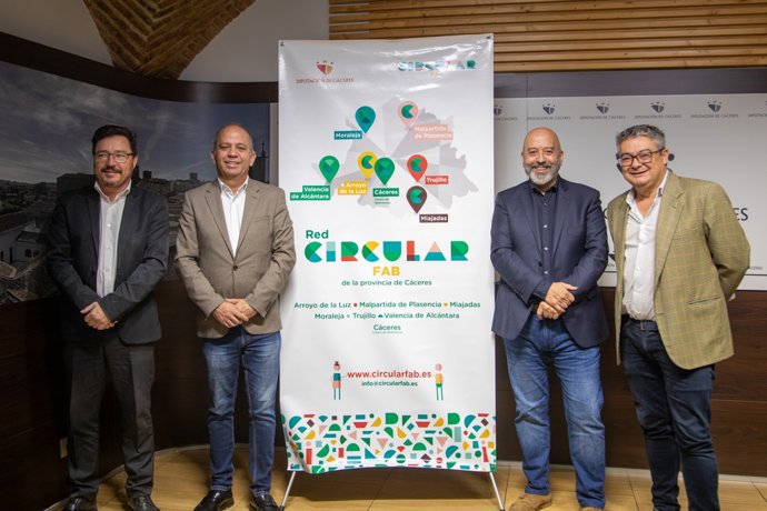 Diputación de Cáceres y Telefónica firman un acuerdo para mejorar la formación digital de desempleados