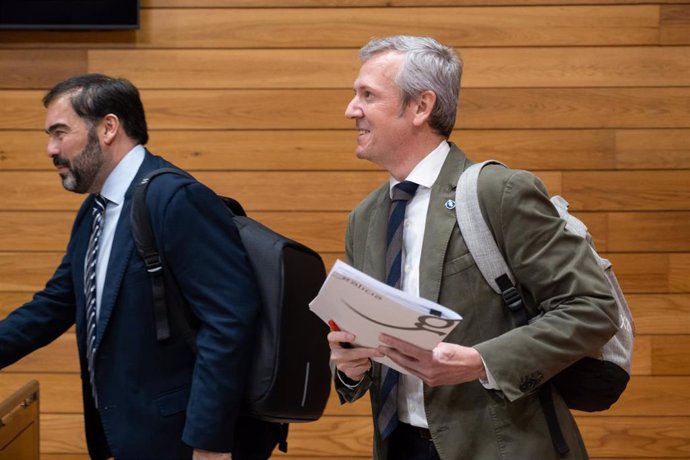 El presidente de la Xunta, Alfonso Rueda, llega a la sesión de control del Parlamento