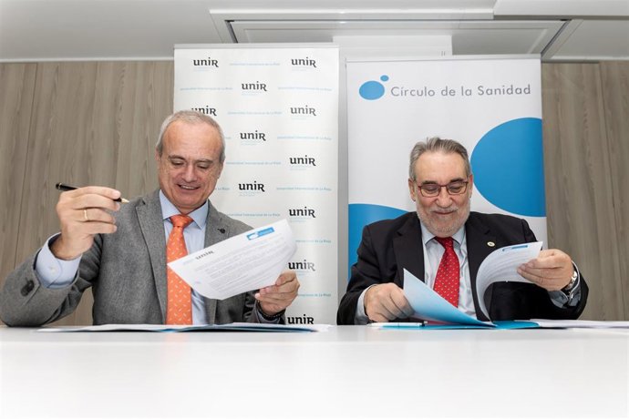 El presidente del Círculo de la Sanidad, Ángel Puente, y el decano de la facultad de Ciencias de la Salud de la Universidad Internacional de La Rioja (UNIR), Octavio Corral, han suscrito un acuerdo para colaborar en materia de formación, investigación