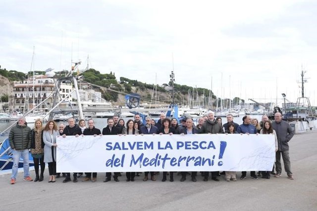Representants de la Generalitat, els ajuntaments i el sector pesquer