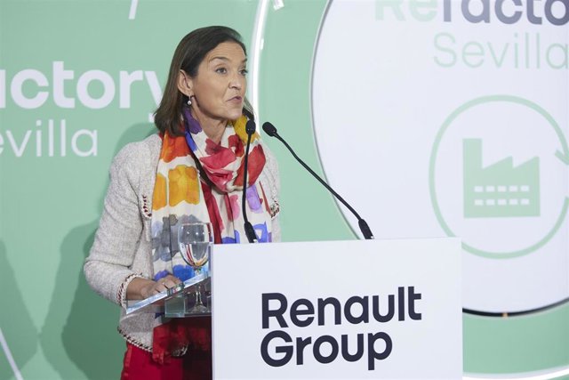 La ministra de Industria, Comercio y Turismo, Reyes Maroto, en la inauguración de la planta de economía circular Refactoy Sevilla