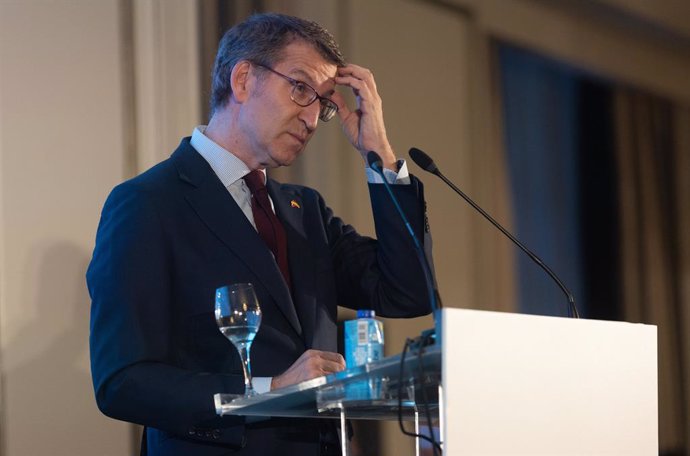 El presidente del Partido Popular, Alberto Núñez Feijóo, inaugura el I Foro Económico y Empresarial OKLÍDERES de OKDIARIO en el Hotel The Westin Palace, a 1 de diciembre de 2022, en Madrid (España).