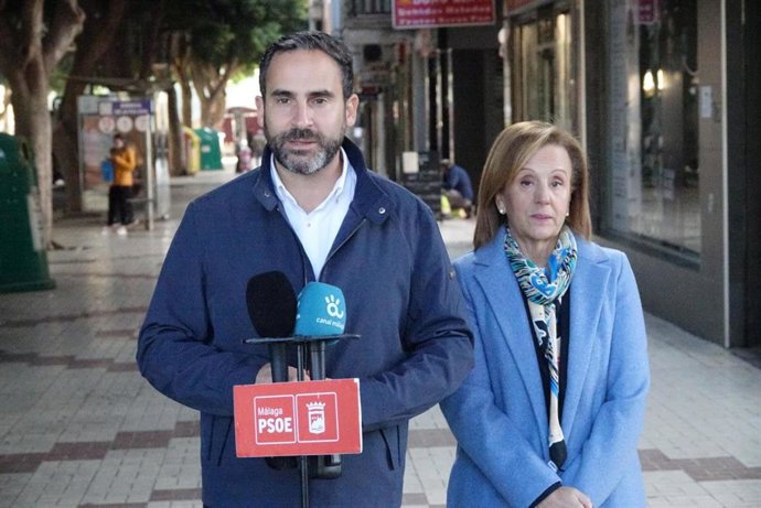 El secretario general del PSOE de Málaga, Daniel Pérez, en rueda de prensa