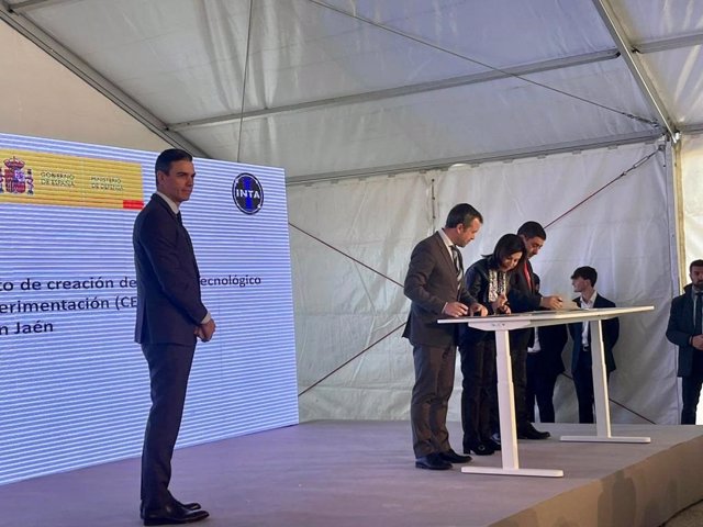 Firma del protocolo general de colaboración en presencia del presidente del Gobierno, Pedro Sánchez