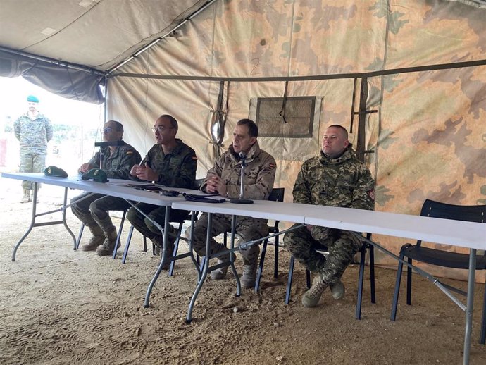 El teniente general Francisco Braco, Comandante de Mando de Operaciones; el Jefe del 'Toledo Training Command', el general Martín Lozano; y el teniente coronel Francisco Iranzo, Jefe de la Unidad de Instructores.