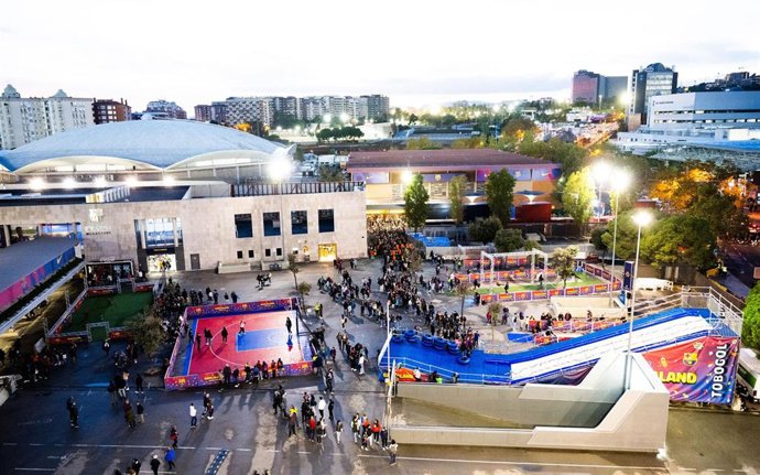 Baraland, espacio de ocio de Navidad en el Camp Nou