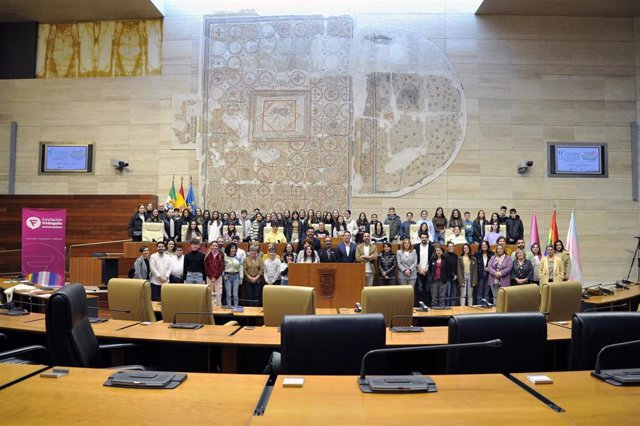 Pleno Escolar Contra el Bullying por LGBTIfobia en la Asamblea de Extremadura