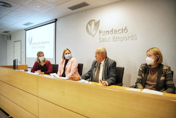 En el centro, el conseller Joaquim Nadal en la presentación de este viernes