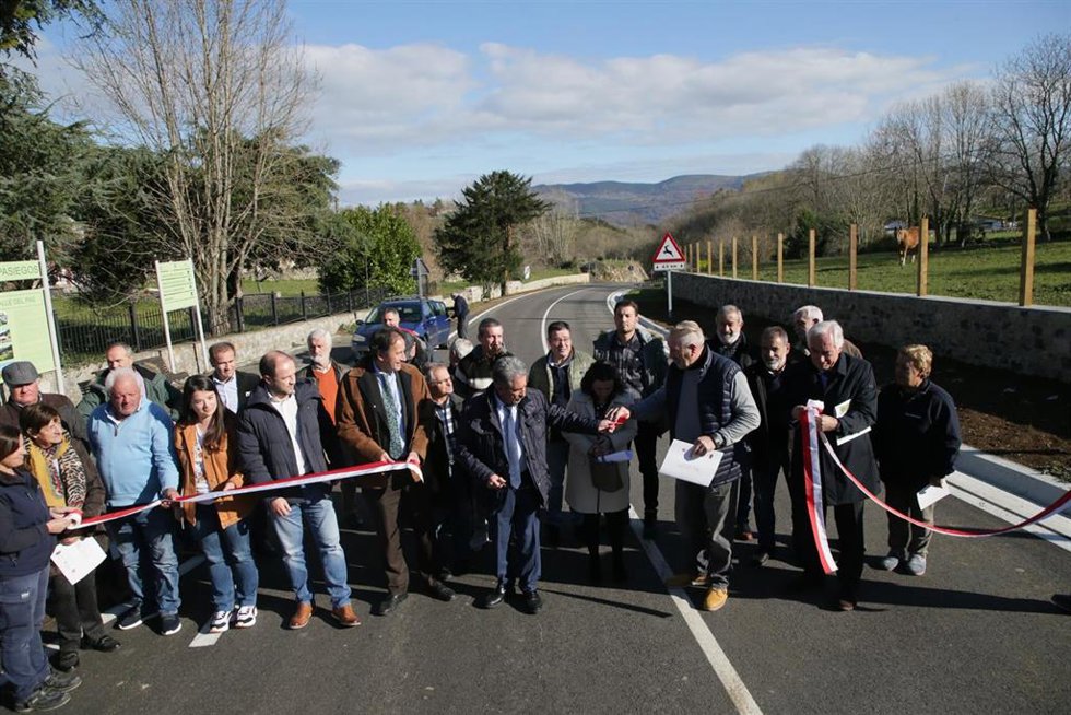 El Gobierno invierte 3,7 millones en renovar la carretera entre Castillo Pedroso y San Vicente de Toranzo