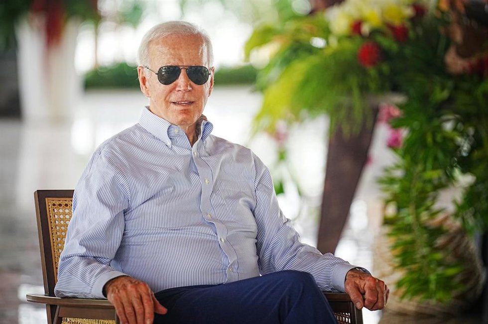 FILED - 16 November 2022, Indonesia, Nusa Dua: US President Joe Biden waits to visit the park at the Tahura Ngurah Rai mangrove forest on the sidelines of the G20 summit. Photo: Kay Nietfeld/dpa