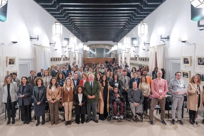 El Parlamento de Andalucía acoge un acto con motivo del Día Internacional y Europeo de las Personas con Discapacidad