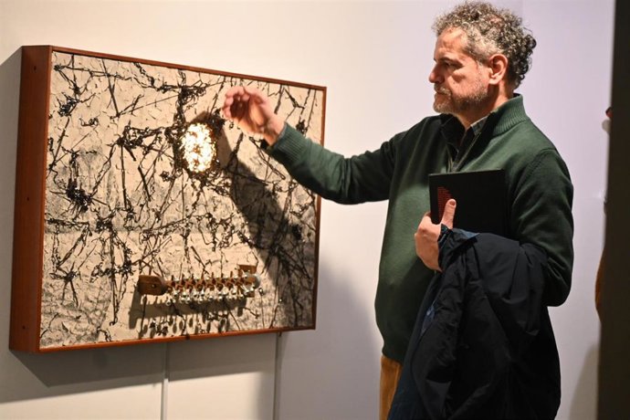 Uclm. Np La Uclm Recuerda Al Cantautor Y Profesor Patxi Andión Con Una Exposición En La Sala Acua De Cuenca