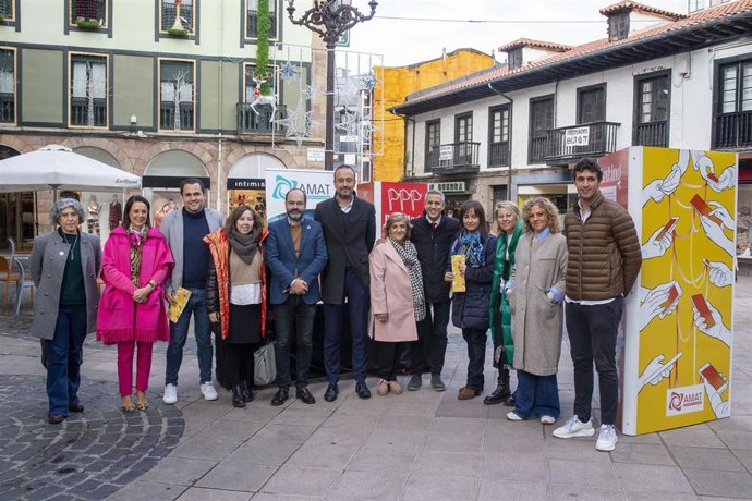 Inauguración de la muestra de AMAT sobre los riesgos de algunas conductas en las redes sociales