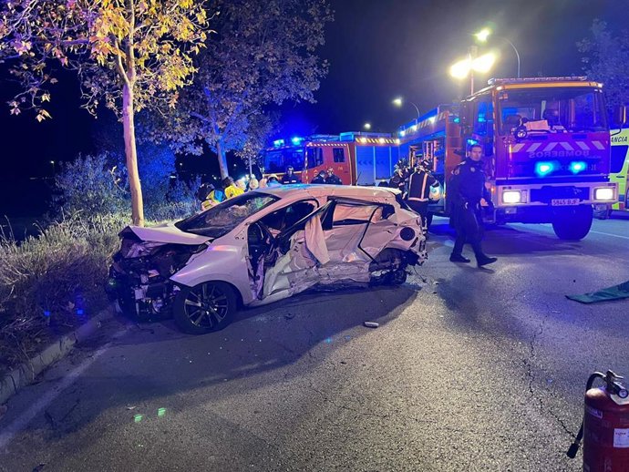 Coche frontal entre dos turismos en Móstoles
