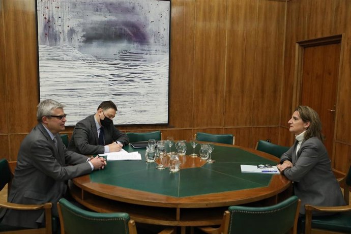 La vicepresidenta y ministra para la Transición Ecológica y el Reto Demográfico, Teresa Ribera, se reúne con el embajador de Ucrania en España, Serhii Pohoreltsev