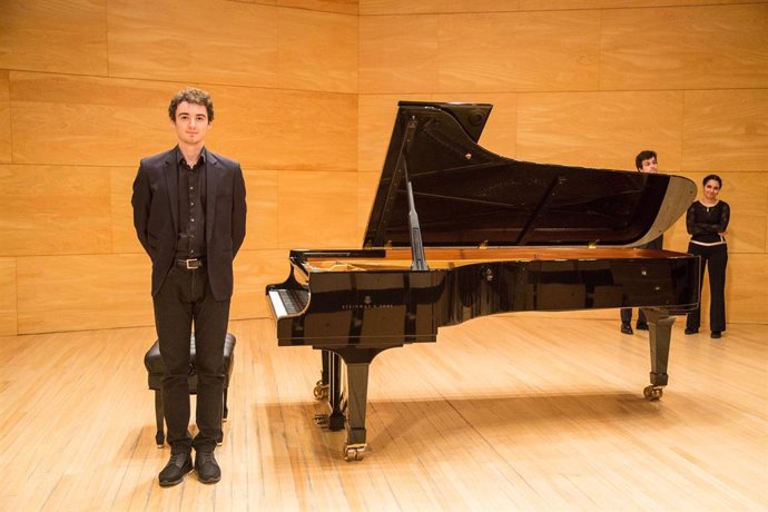 El joven músico, Noel Redolar Cortés, ha sido el ganador de la beca de piano "Pilar Bayona" 2023,