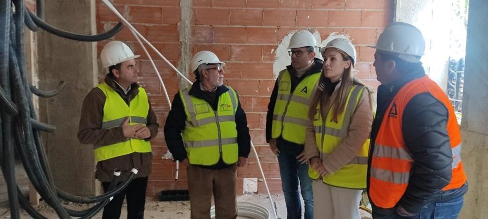 Visita a las obras en la casa forestal de Siles