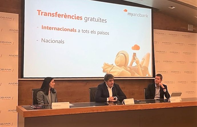 Ceo de Andbank, Carlos Aso; directora general de Estrategia y Negocio Marta Bravo; director general de Tecnología y Operaciones, Javier Planelles , en la presentación de Myandbank