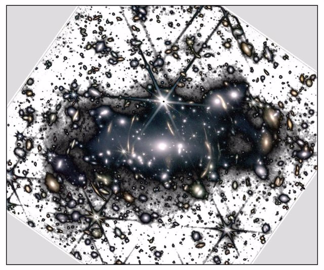 Imagen de la luz intracumular del cúmulo SMACS-J0723.3-7327 obtenida por el JWST. Los datos han sido procesados por el equipo del IAC para mejorar la detección de la débil luz entre las galaxias