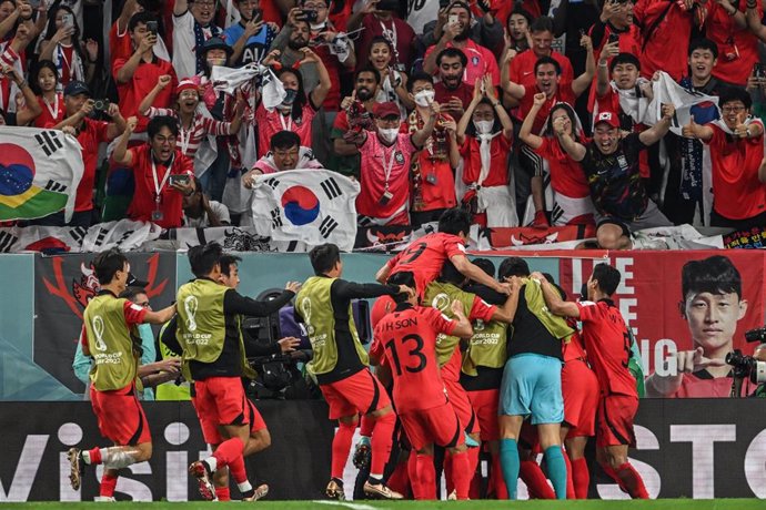 La selección coreana celebra el gol ante Portugal en el Mundial de Catar. 