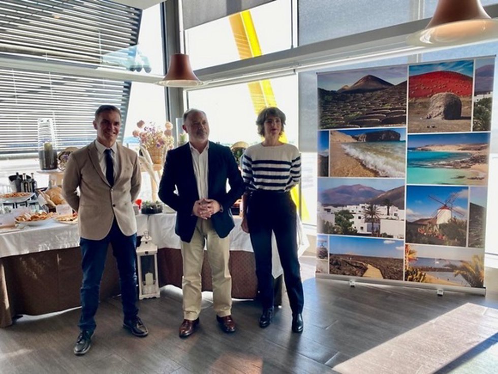 Lanzarote se une a la sala VIP de Madrid de Iberia.