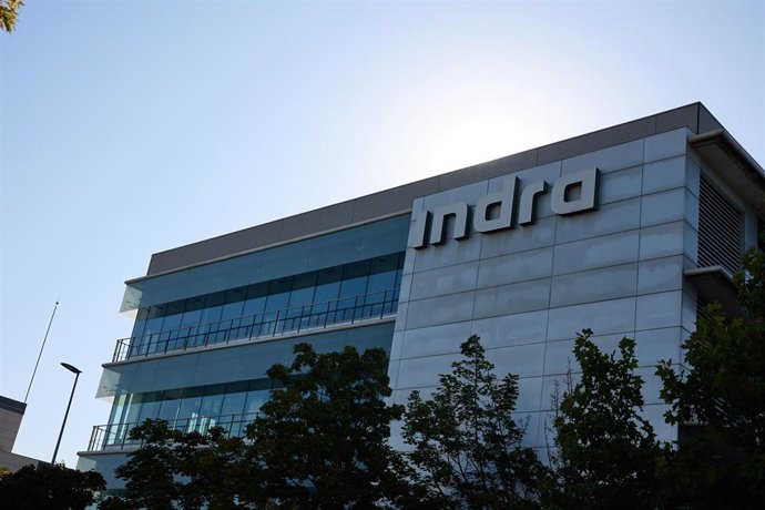 Archivo - Fachada de la sede de Indra, en la calle Avenida de Bruselas 35, a 8 de agosto de 2022, en Madrid (España).