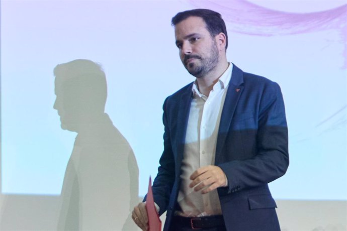 El ministro de Consumo, Alberto Garzón, durante la entrega de la XV edición de los Premios Estrategia NAOS otorgados por la Agencia Española de Seguridad Alimentaria y Nutrición (AESAN), en la sede de AESAN, a 28 de noviembre de 2022, en Madrid (España)