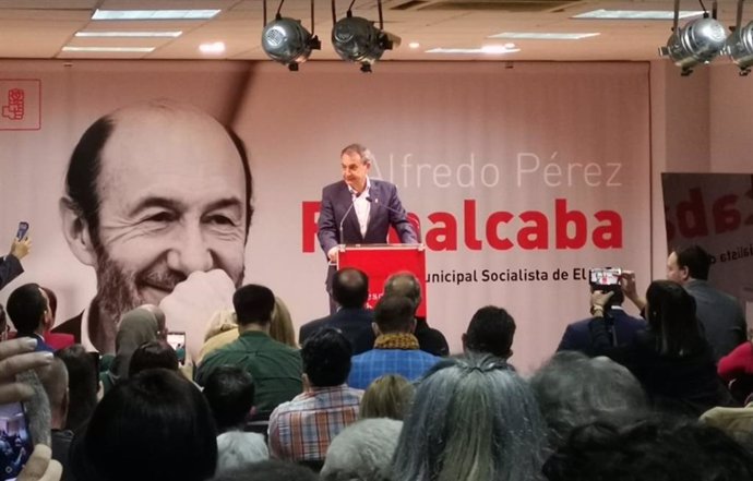 El expresidente del Gobierno Jose Luis Rodríguez Zapatero en un acto en El Ejido (Almería).