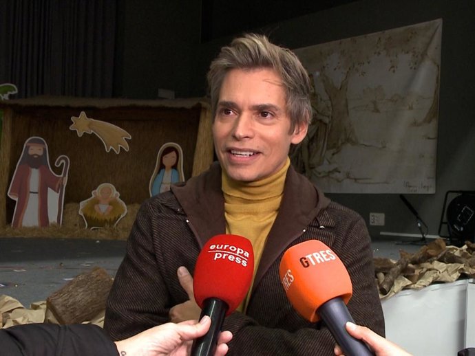 CARLOS BAUTE PRESENTA SU VILLANCICO EN EL COLEGIO DE SUS HIJOS